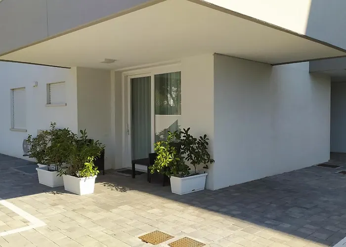 Jesolo Appartamenti F2 - Coral Red