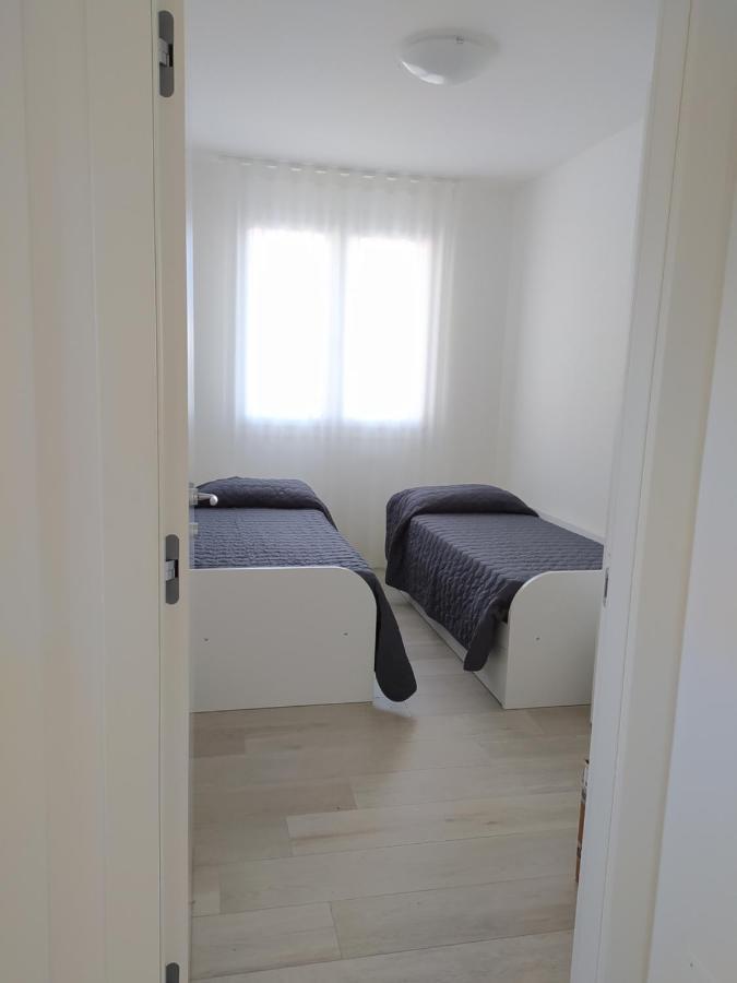 Apartment F2 - Coral Red