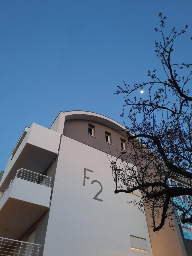 Apartment F2 - Coral Red *